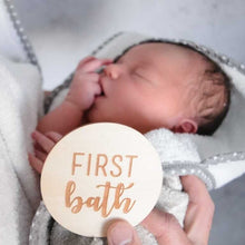 Load image into Gallery viewer, newborn baby having first bath gift plaque